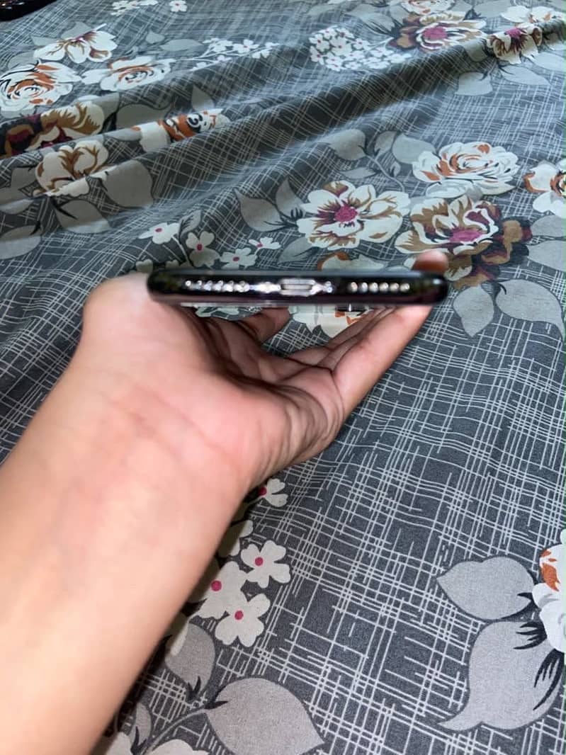 Apple iPhone X 6