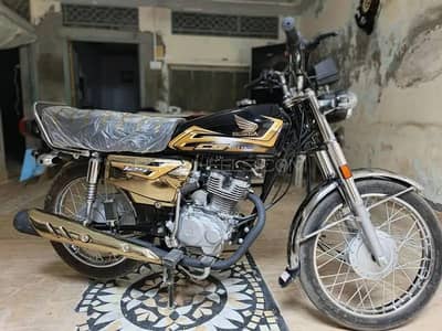 Honda CG 125 Black Golden Edition | Model 2025 | 800 KM Use Only