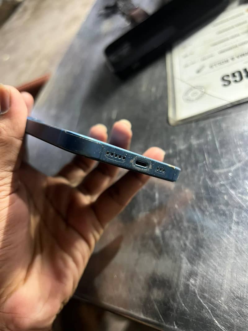 Apple iPhone 13 5