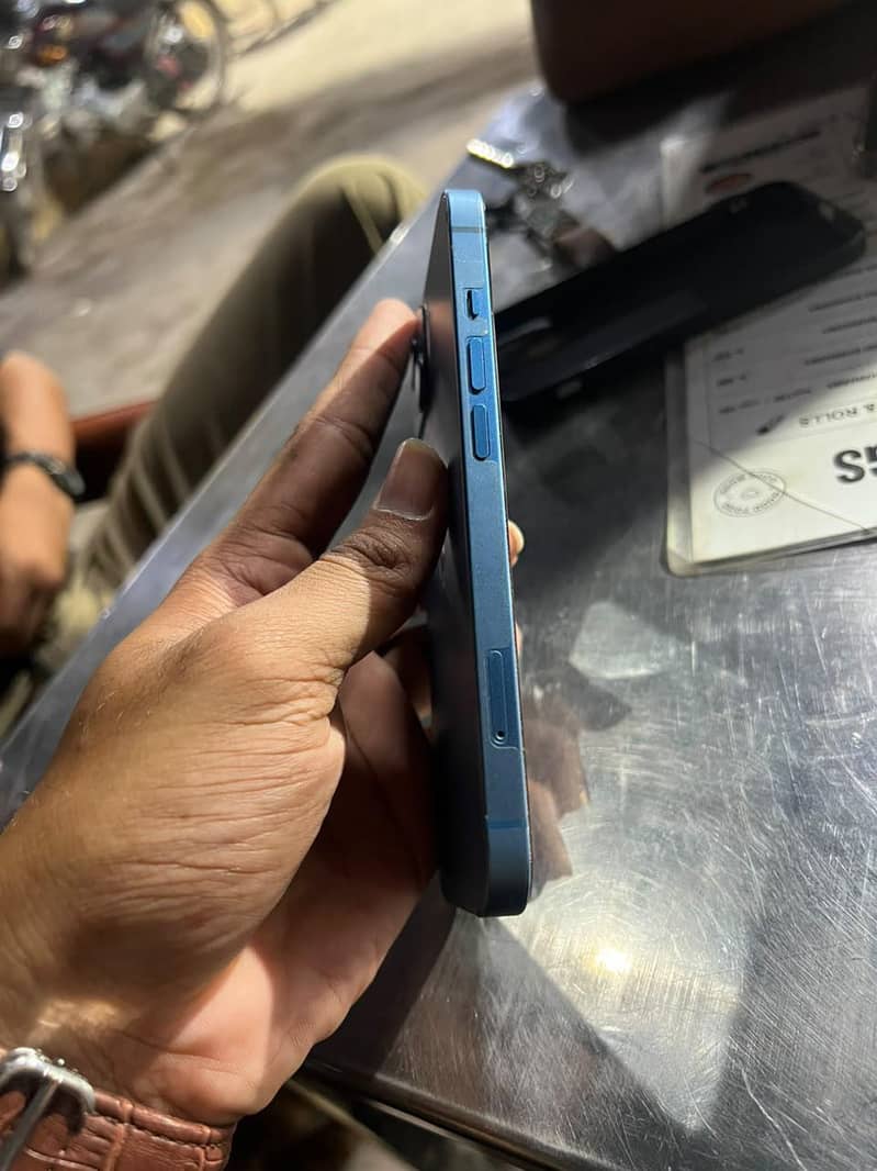 Apple iPhone 13 6