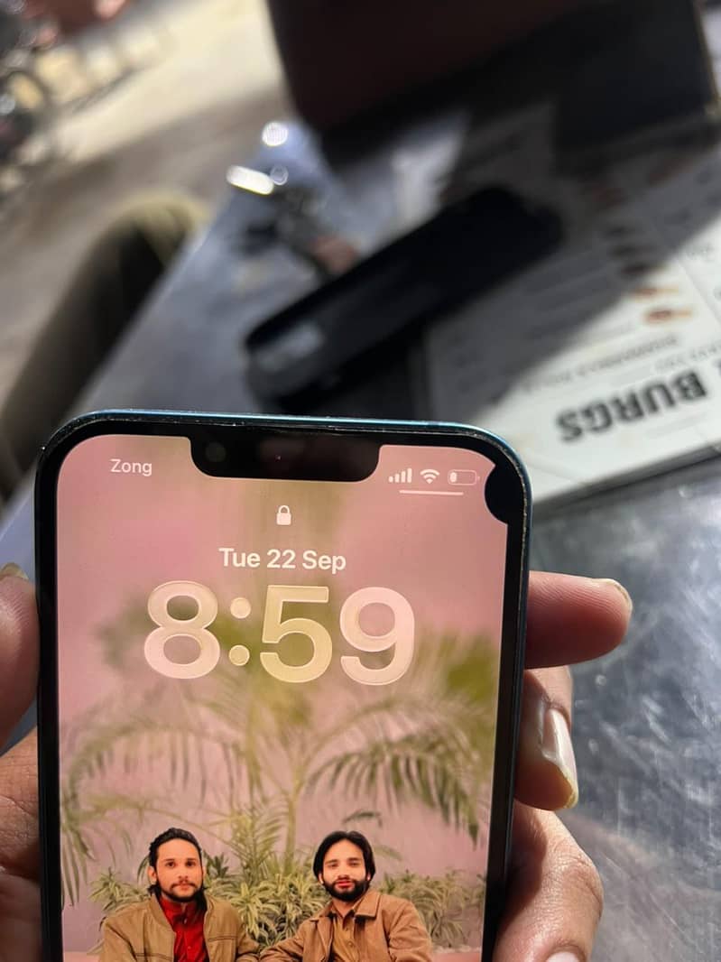 Apple iPhone 13 7