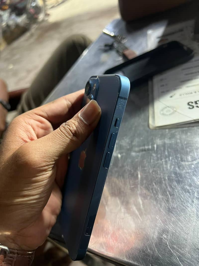 Apple iPhone 13 8