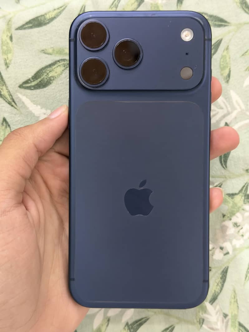 Apple iPhone 17 Pro Max 2
