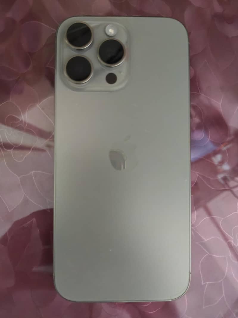 Apple iPhone 16 Pro Max 1