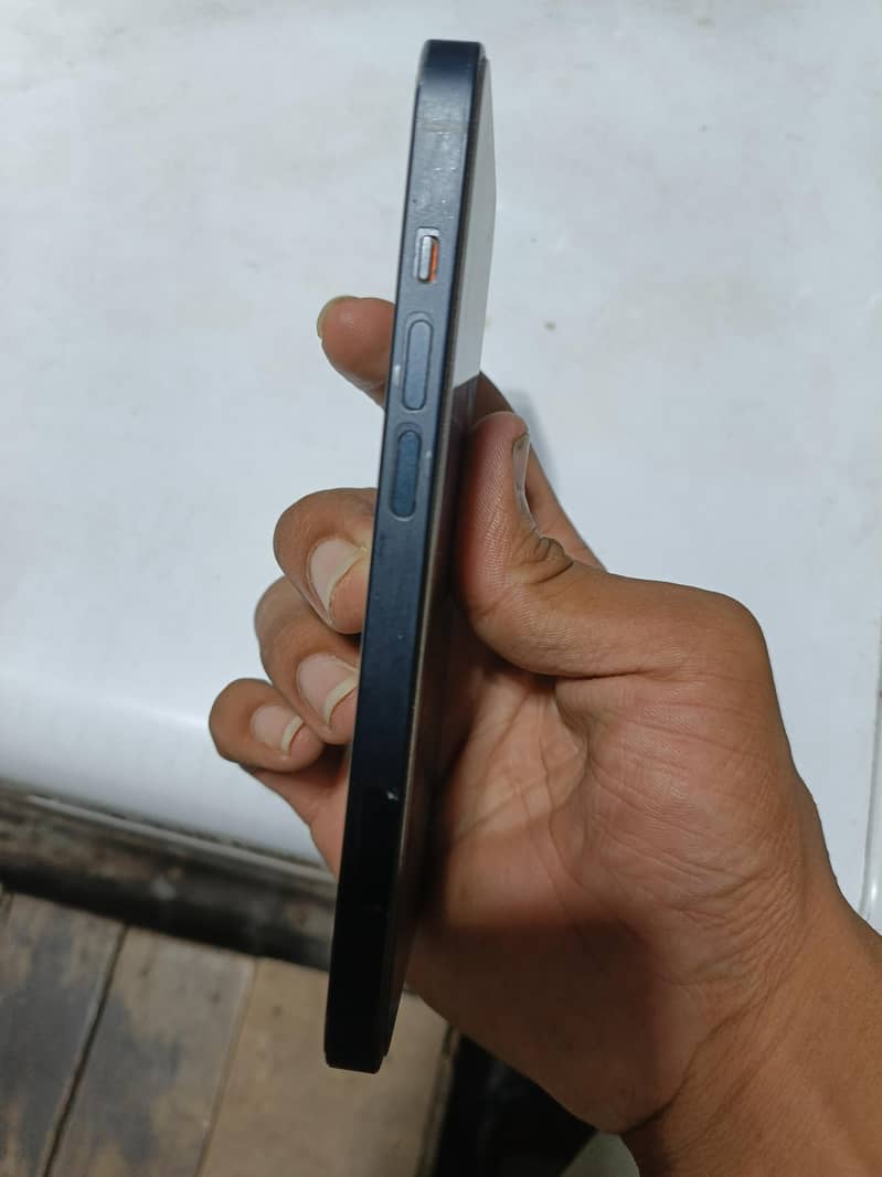 Apple iPhone 14 4