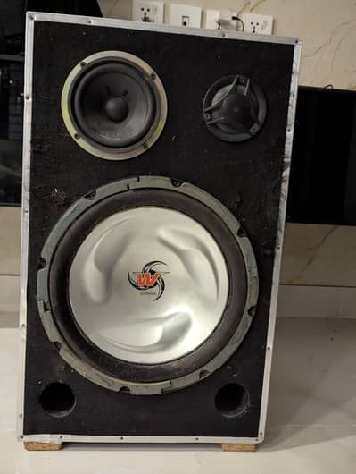 Kenwood Speakers Heavy Base 12 inches woofers