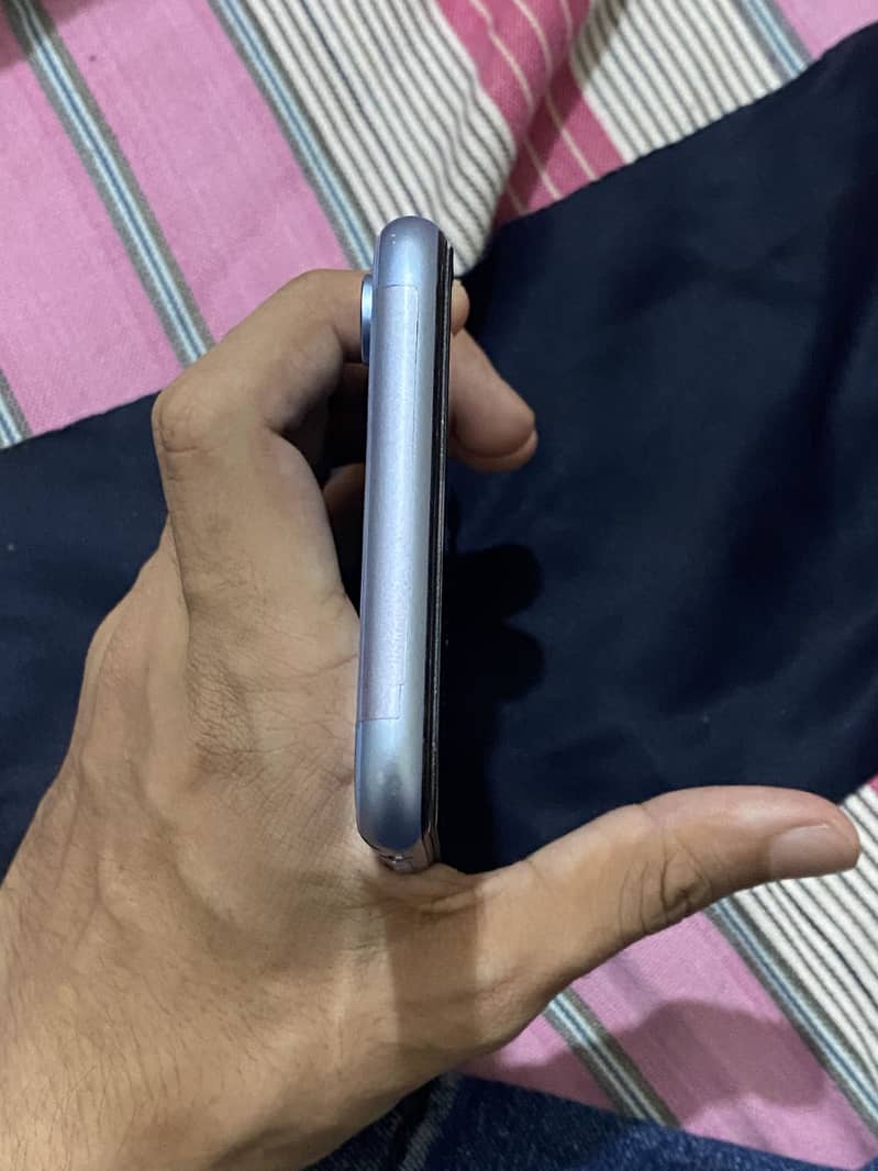 Apple iPhone XR 4