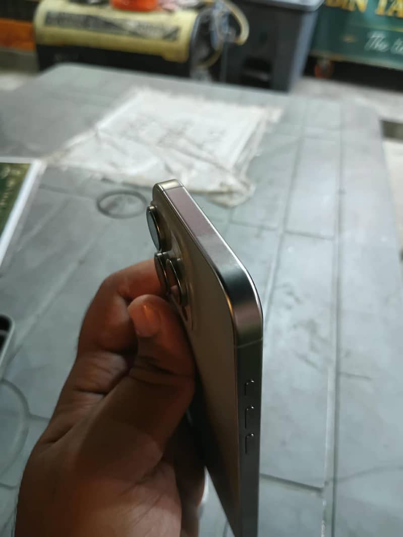 Apple iPhone 16 Pro 0