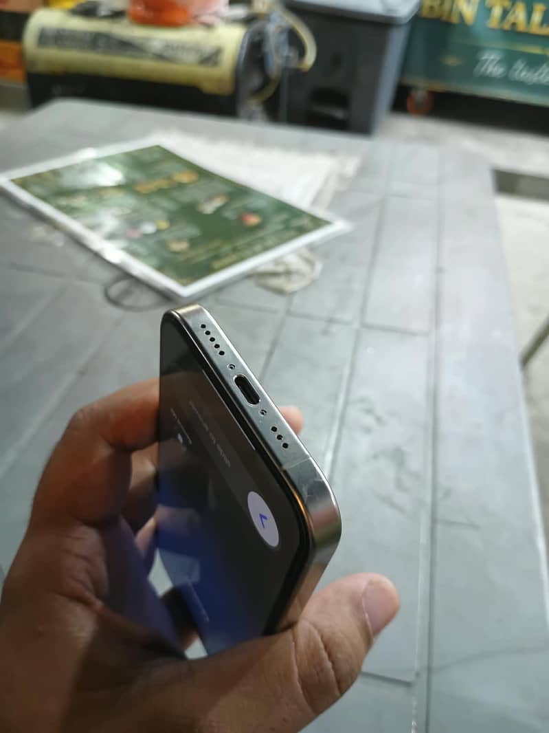 Apple iPhone 16 Pro 1