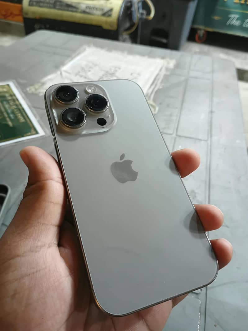Apple iPhone 16 Pro 4
