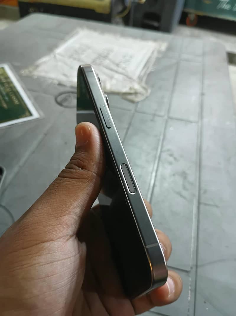 Apple iPhone 16 Pro 7