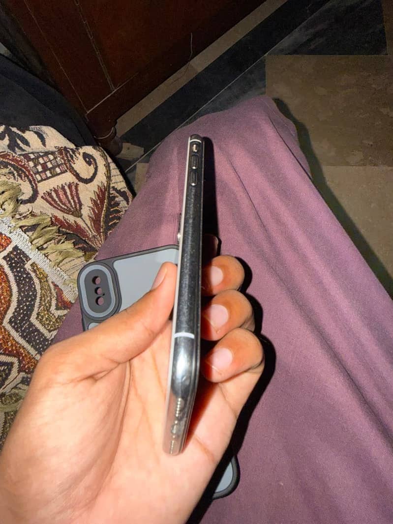 Apple iPhone X 4