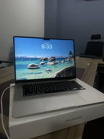 Macbook air m5 15 inch 512/16  100 health - used for one month