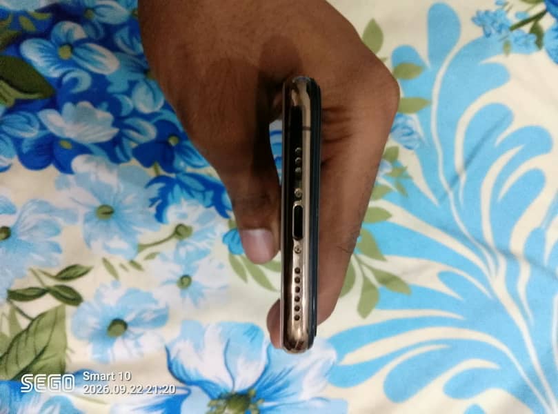 Apple iPhone XS 1