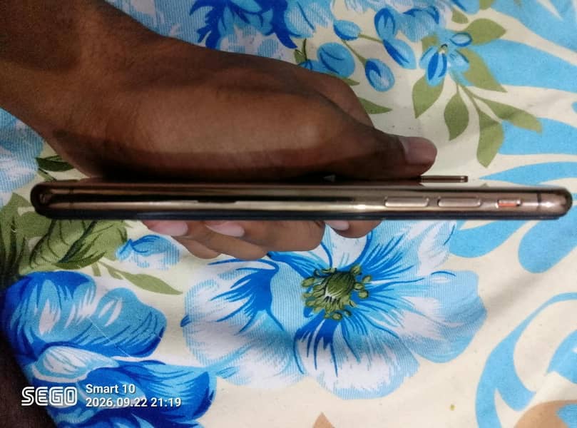 Apple iPhone XS 3
