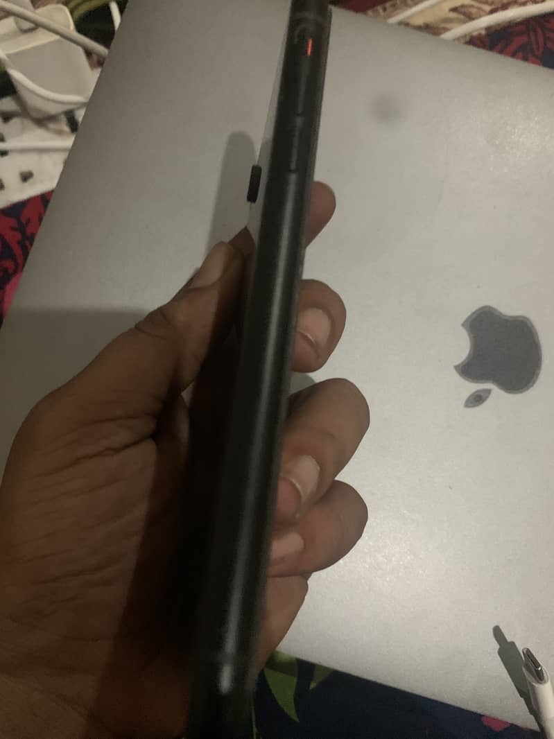 Apple iPhone XR 1
