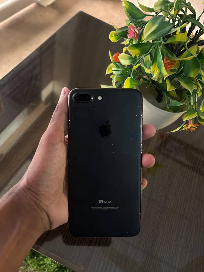 Apple iPhone 7 Plus 1