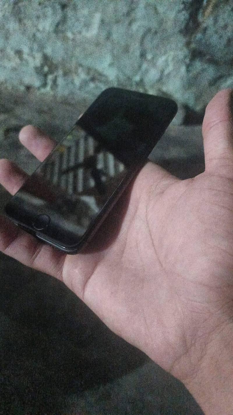 Apple iPhone 8 1