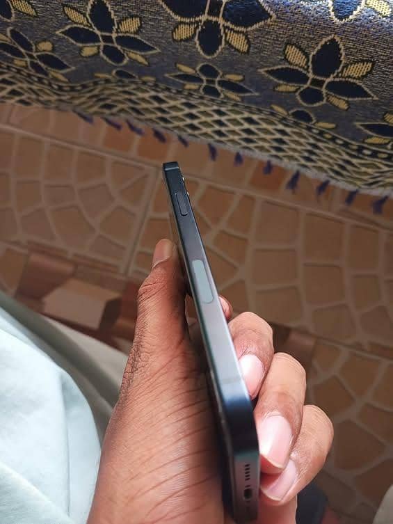 Apple iPhone 12 3