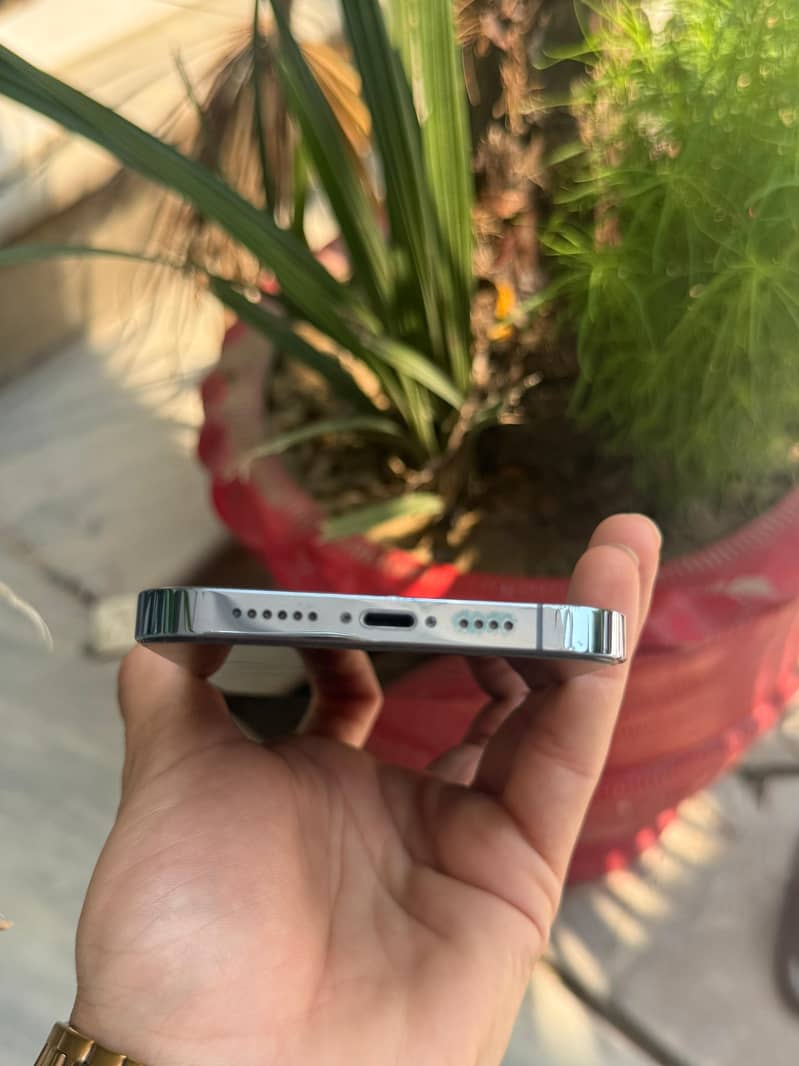 Apple iPhone 13 Pro Max 5