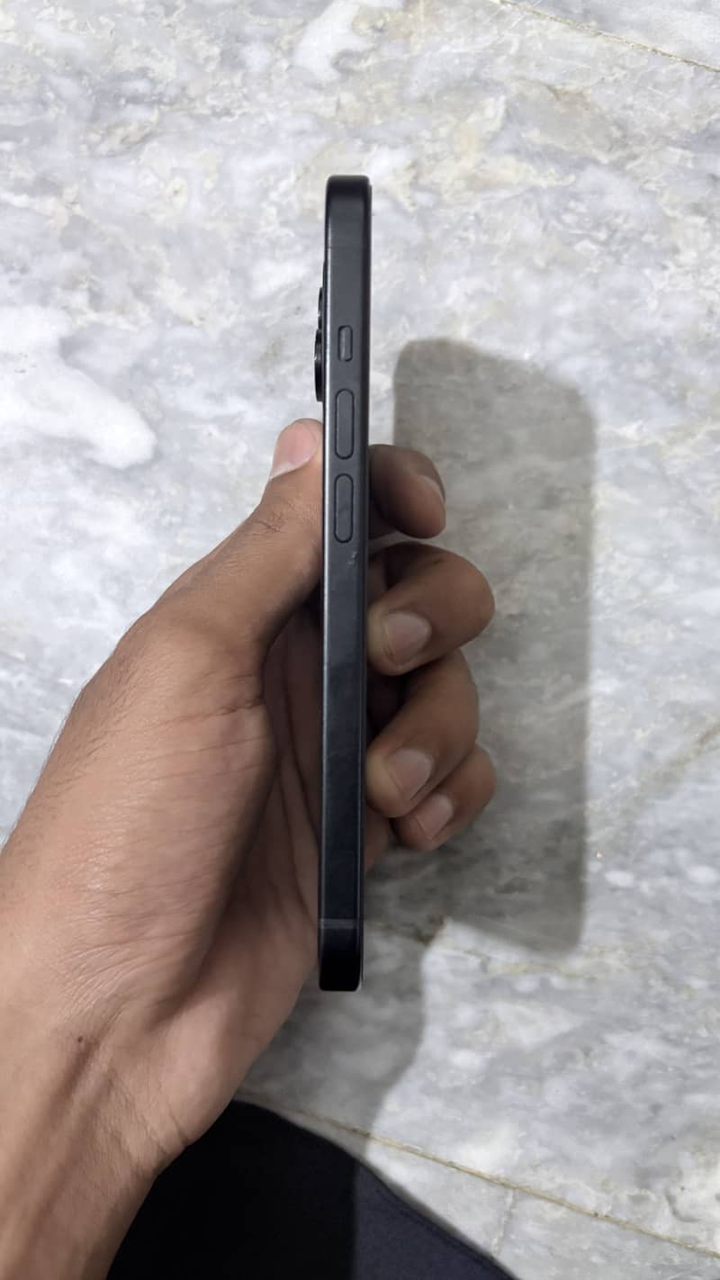 Apple iPhone 15 4