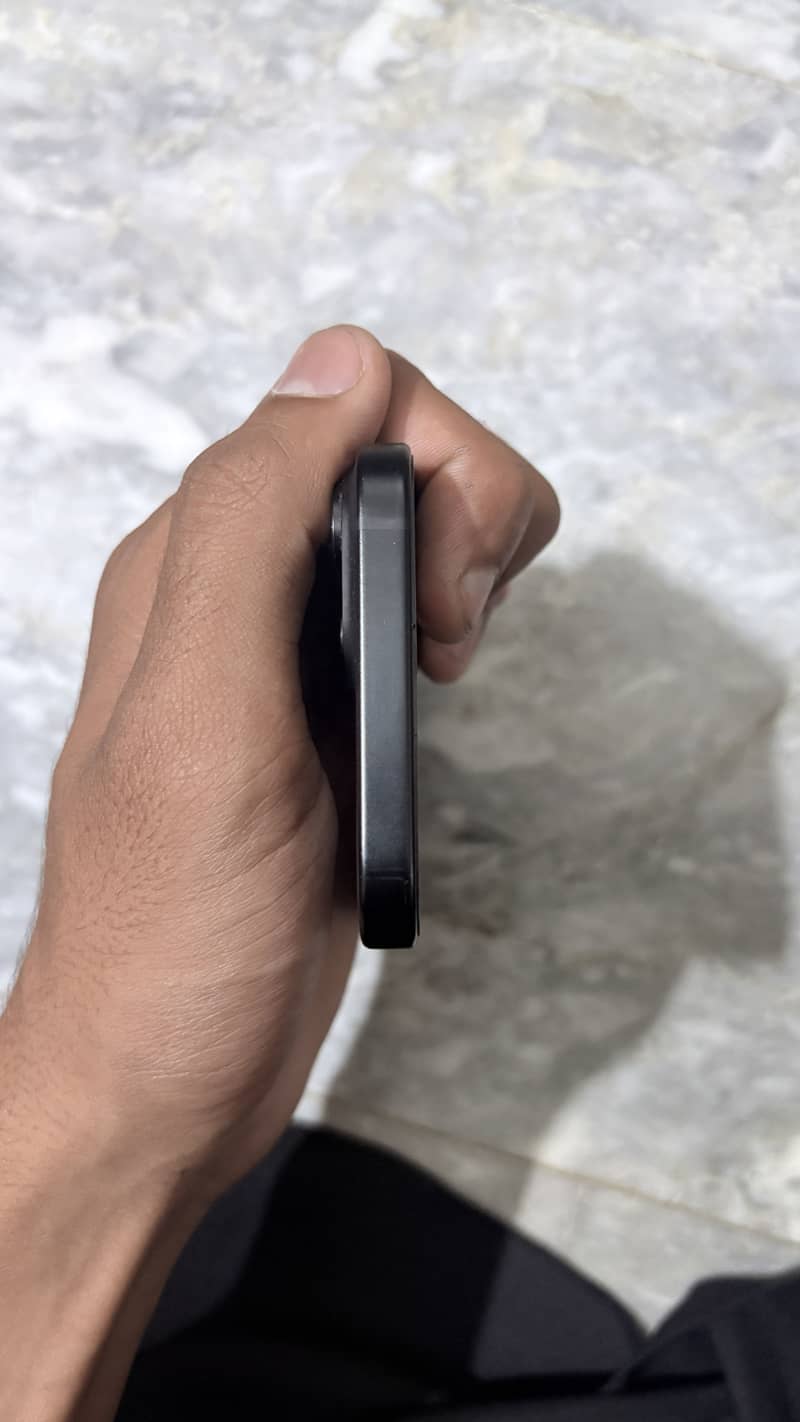 Apple iPhone 15 9