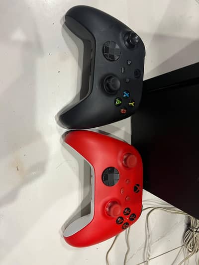 Xbox Series X – 1TB | 02 original Xbox Wireless Controllers