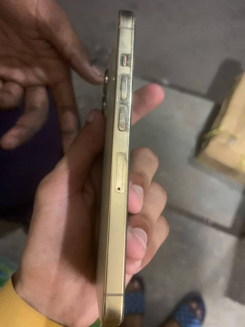 Apple iPhone 13 Pro 2