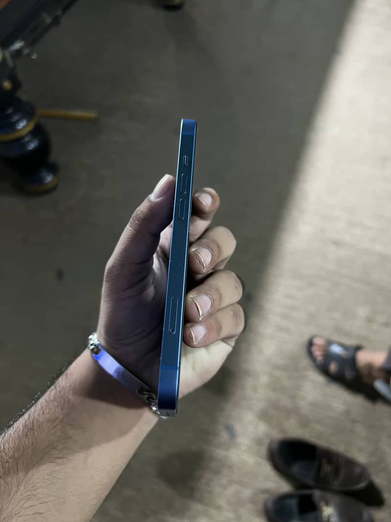 Apple iPhone 13 2