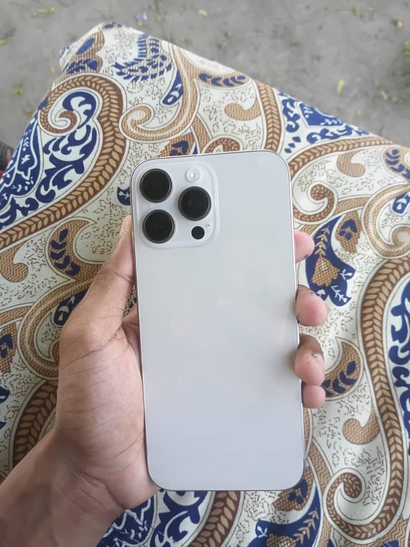 Apple iPhone 16 Pro Max 0