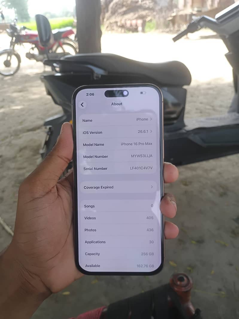 Apple iPhone 16 Pro Max 4