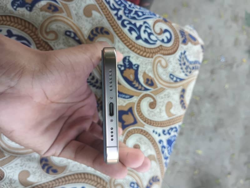 Apple iPhone 16 Pro Max 6