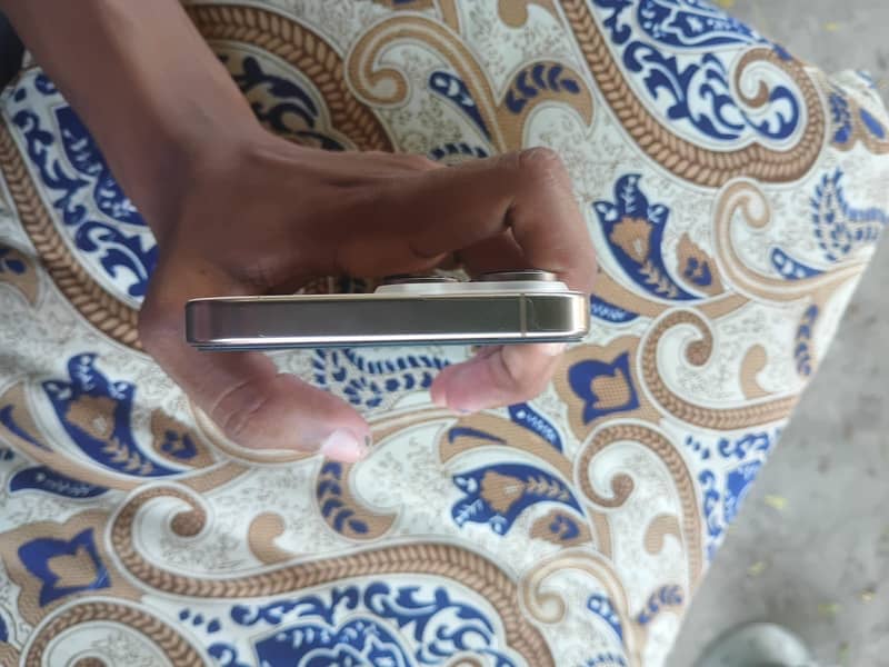 Apple iPhone 16 Pro Max 7
