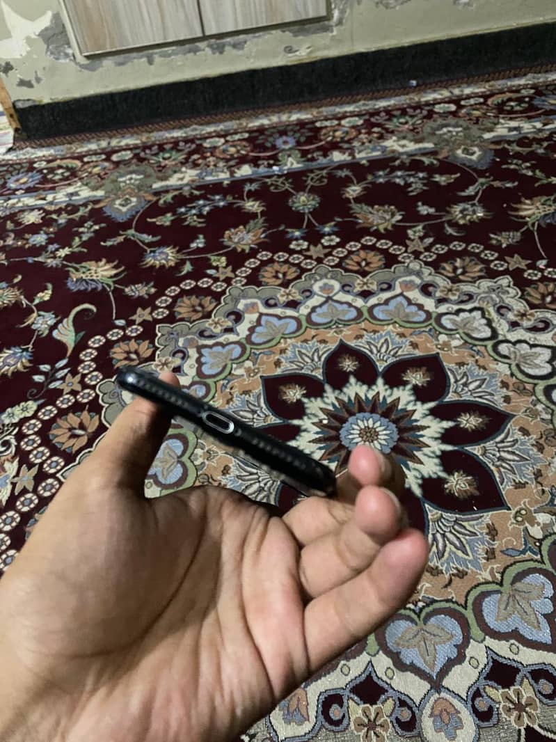 Apple iPhone 7 Plus 5