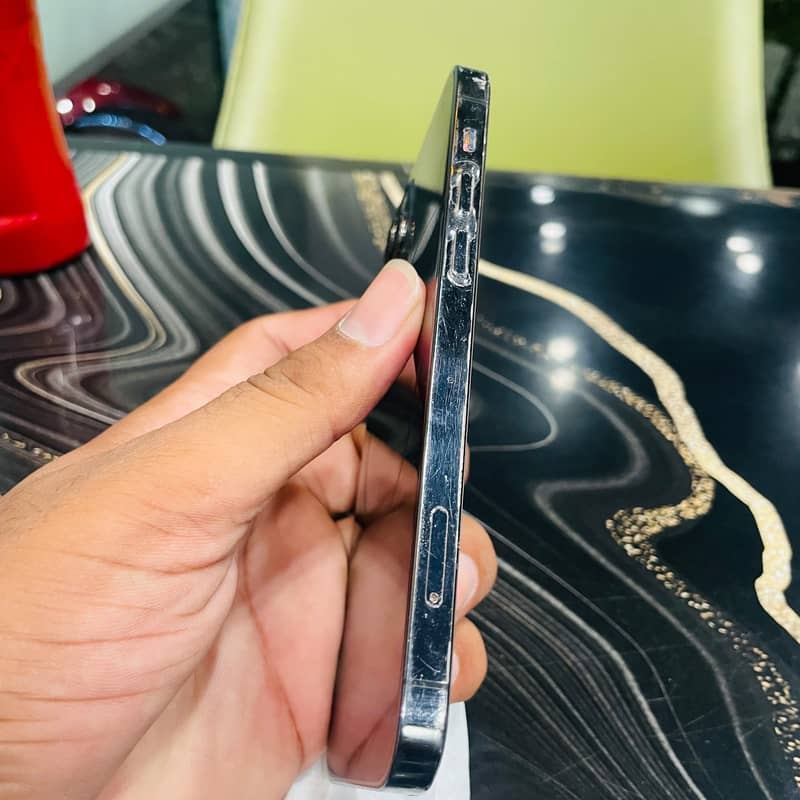 Apple iPhone 12 Pro 4