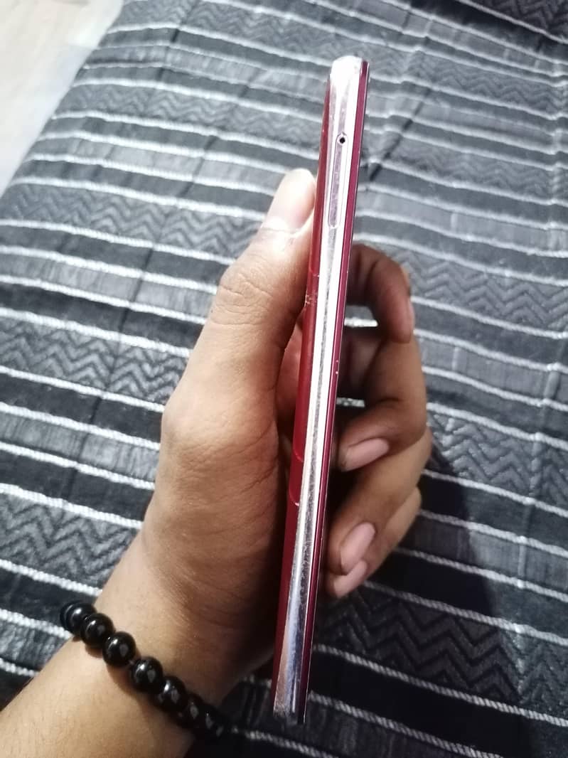 Sharp Aquos R2 3