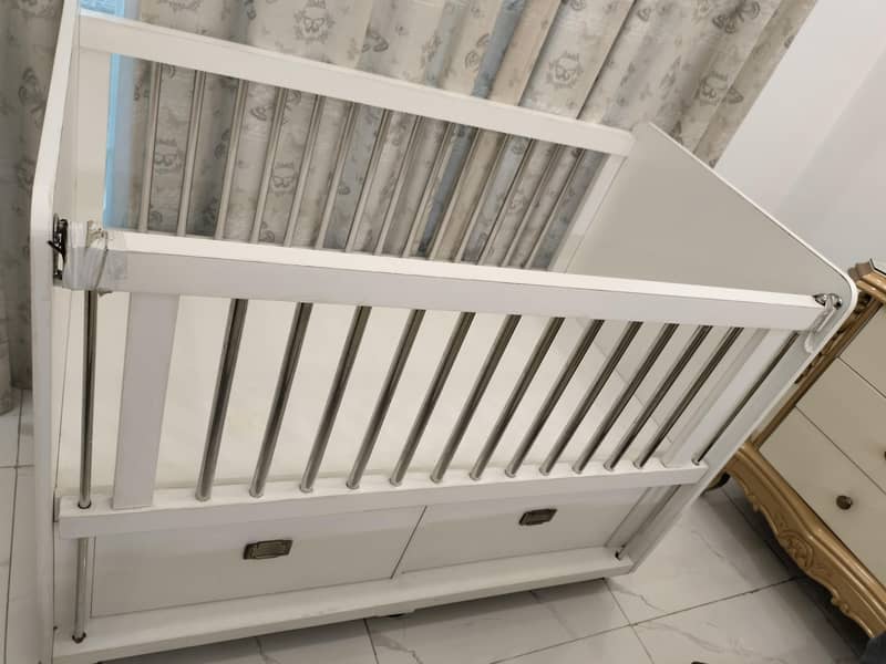 Baby cot 2