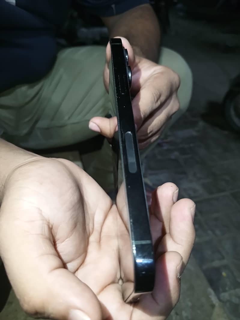 Apple iPhone 14 Pro Max 4