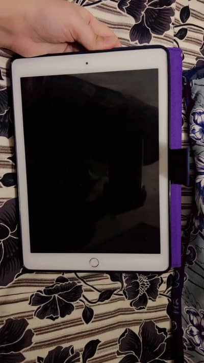 Ipad pro for sale (With free Cover)