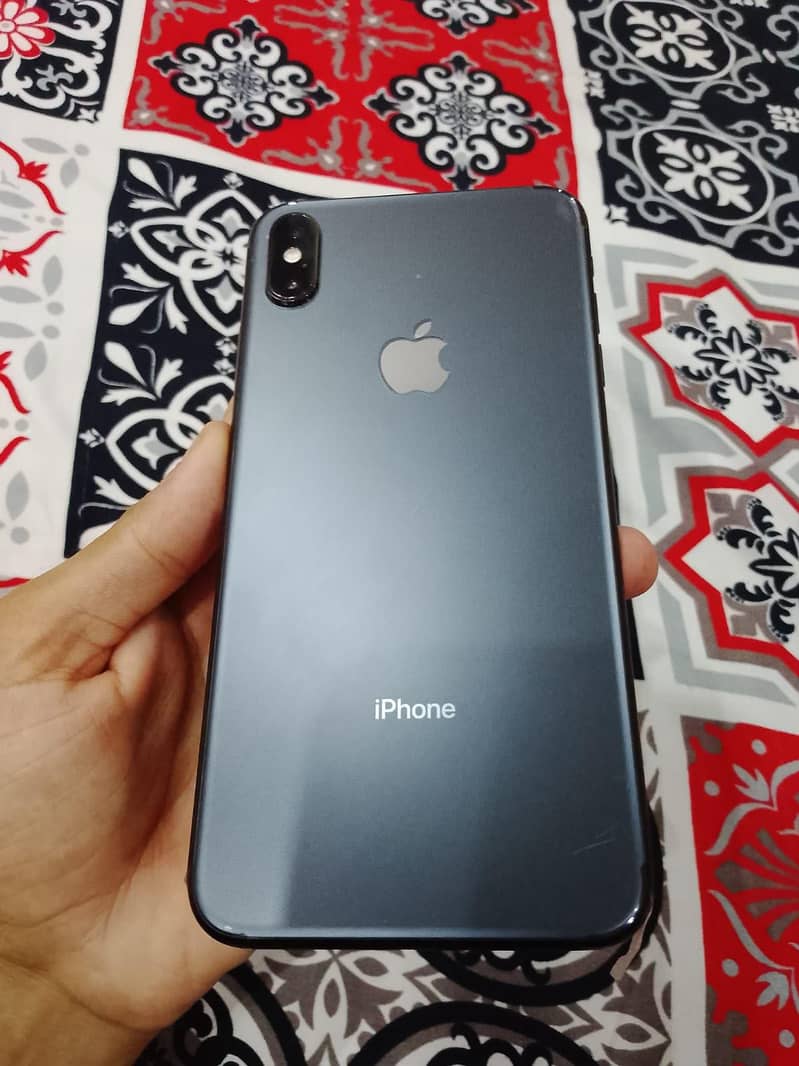 Apple iPhone XS Max 4