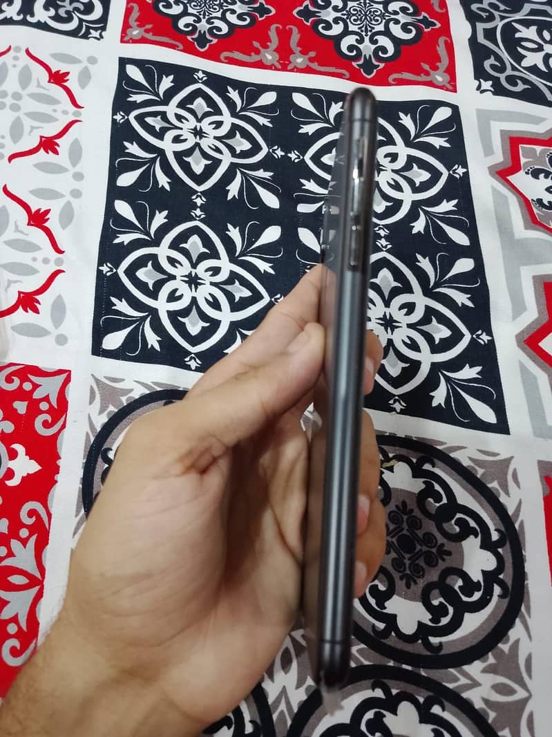 Apple iPhone XS Max 5