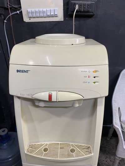 Orient dispenser