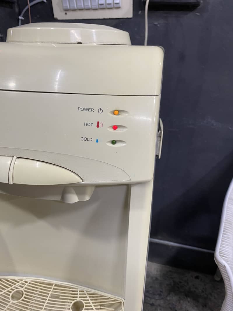 Orient dispenser 8