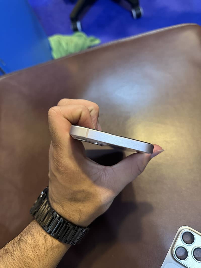 Apple iPhone 13 0