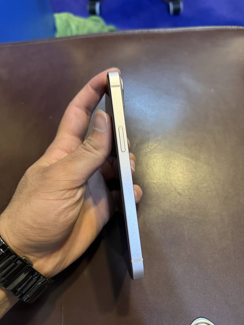 Apple iPhone 13 2