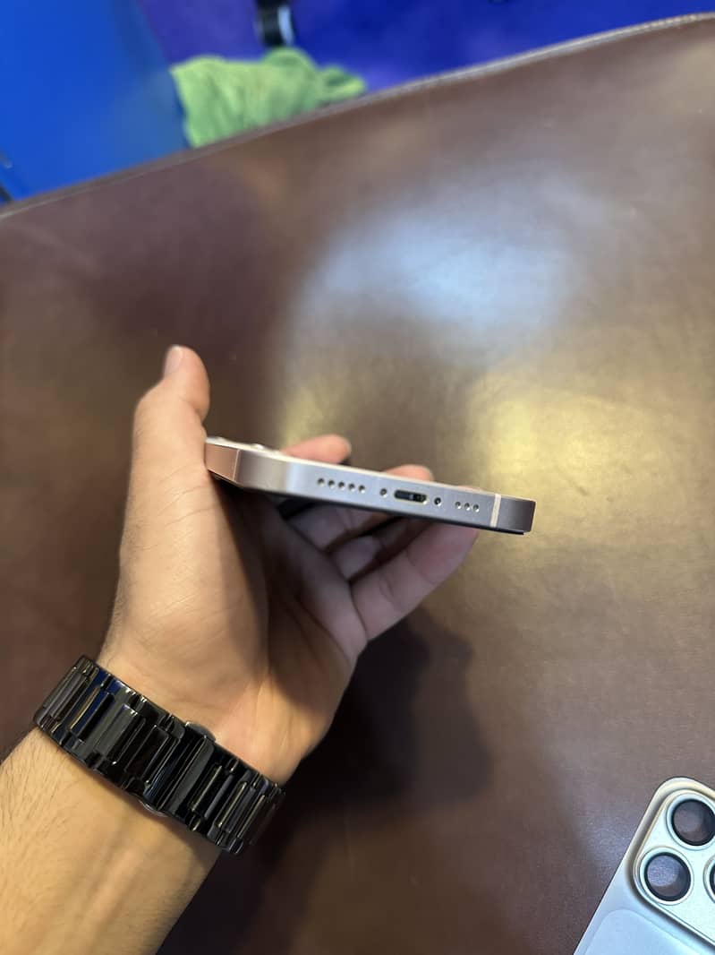 Apple iPhone 13 3
