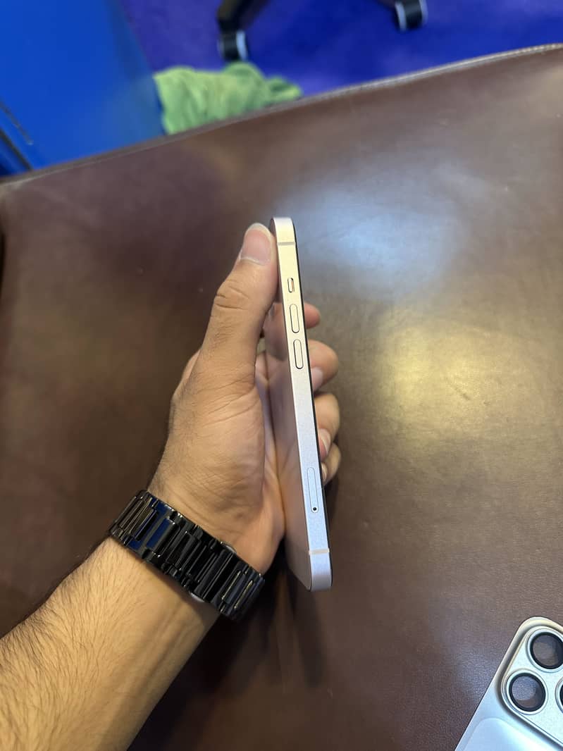 Apple iPhone 13 5