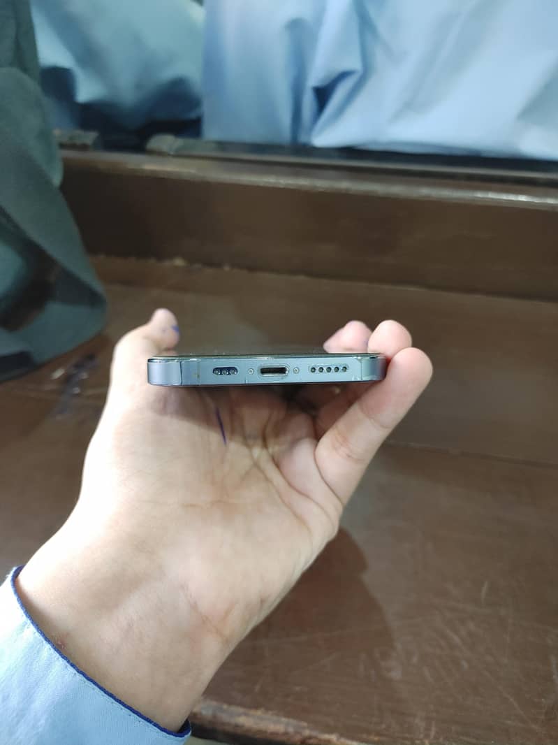 Apple iPhone 13 Pro 1