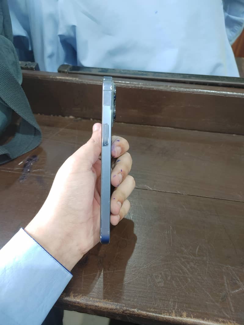Apple iPhone 13 Pro 2