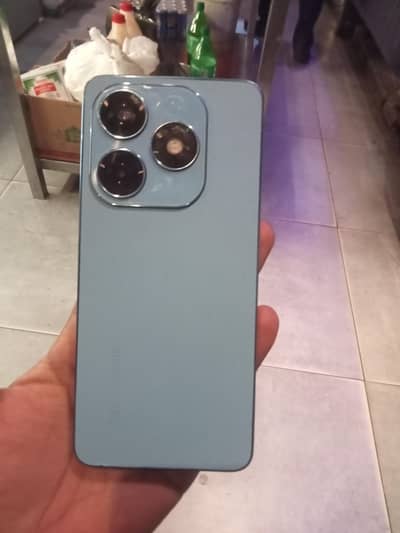 Tecno  20.8+8+.  256Go